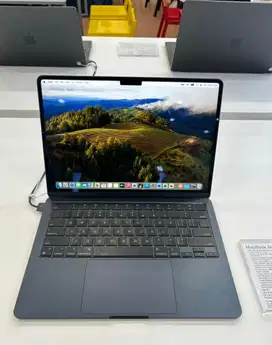 MacBook Air m3 16/256gb midnight