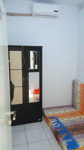 KOST PINGGIR JALAN