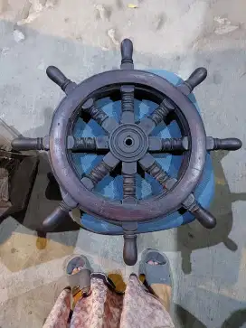 Setir kapal besar bahan kayu