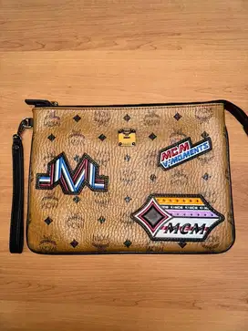 MCM V Moments Clutch