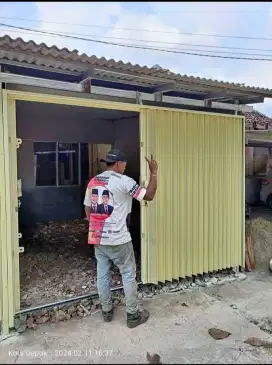 Folding gate rolling door