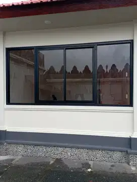 Pasang pintu kaca dan jendela perumahan