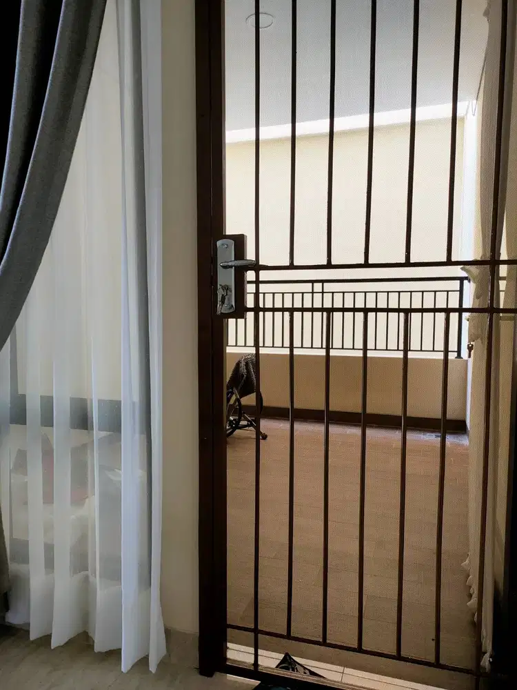 Lowker ART perempuan