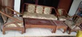 Kursi ruang tamu