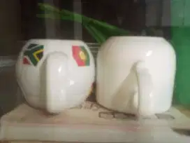 Cangkir atau mug untuk wadah air minum