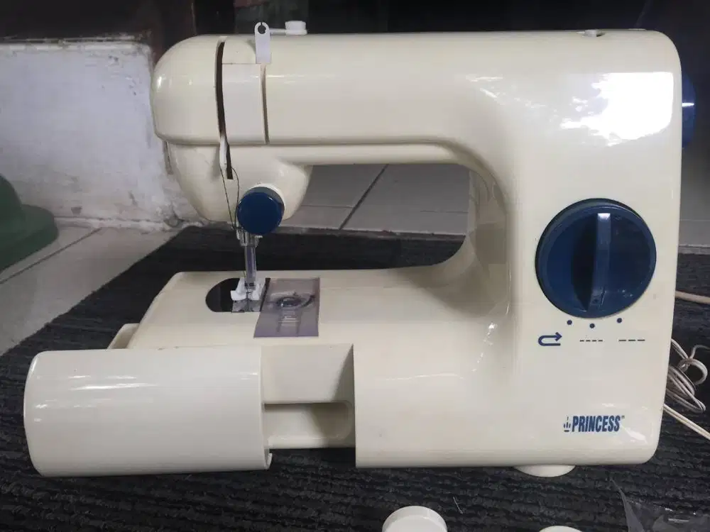 Mesin Jahit Portable Princess Home Tailor