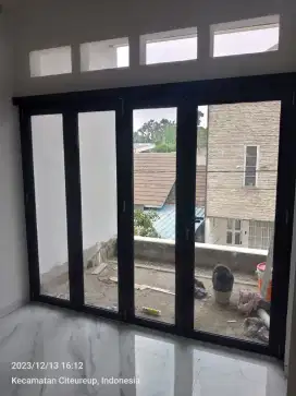 Pintu lipat almunium