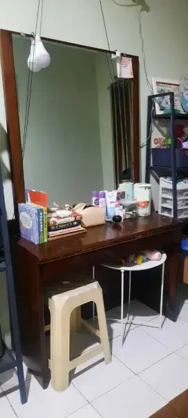 Meja Rias Toilet