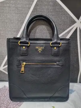 Tas Prada Tote Hitam Leather