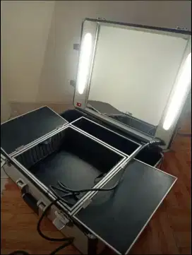 Beauty case lampu koper