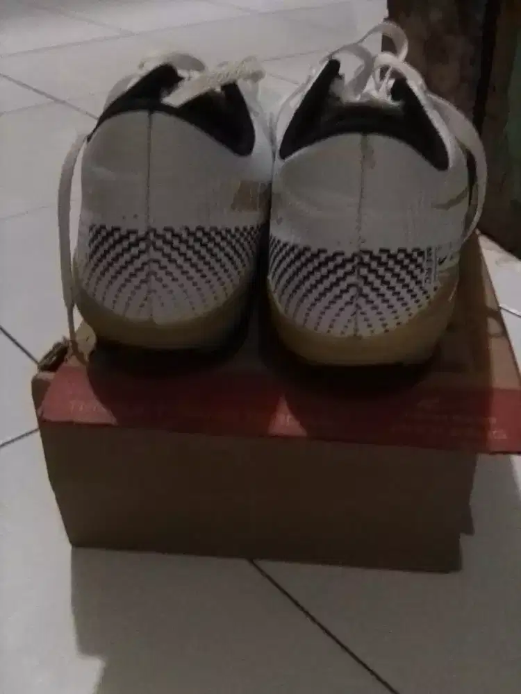 sepatu bola merc uk 42 (41 bisa masuk) baru