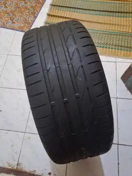 R18 245 40 bridgestone potenza 5001