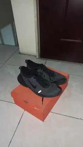 Sepatu Nike Running