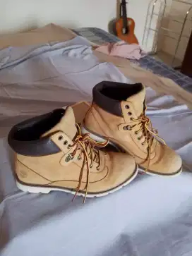 Sepatu Wanita Brand Timberline Made in Vietnam