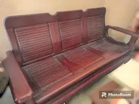 Sofa kayu besar kokoh