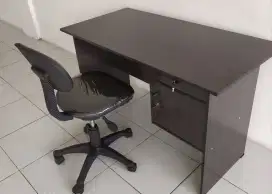1 set meja kntor bhn pertekel
