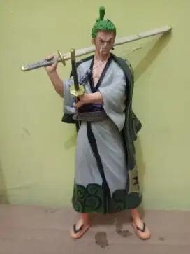 Figure Zoro one piece.