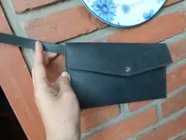 Dompet kecil hitam kulit sintetis