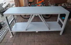 Meja kayu panjang