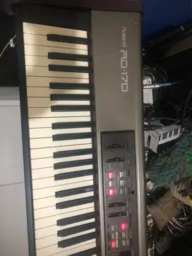 Electric Piano Roland RD170