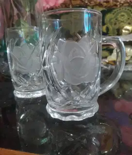 Gelas kaca bening