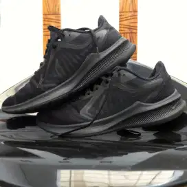 NIKE Downshifter Running Sneakers • Full Black (42)