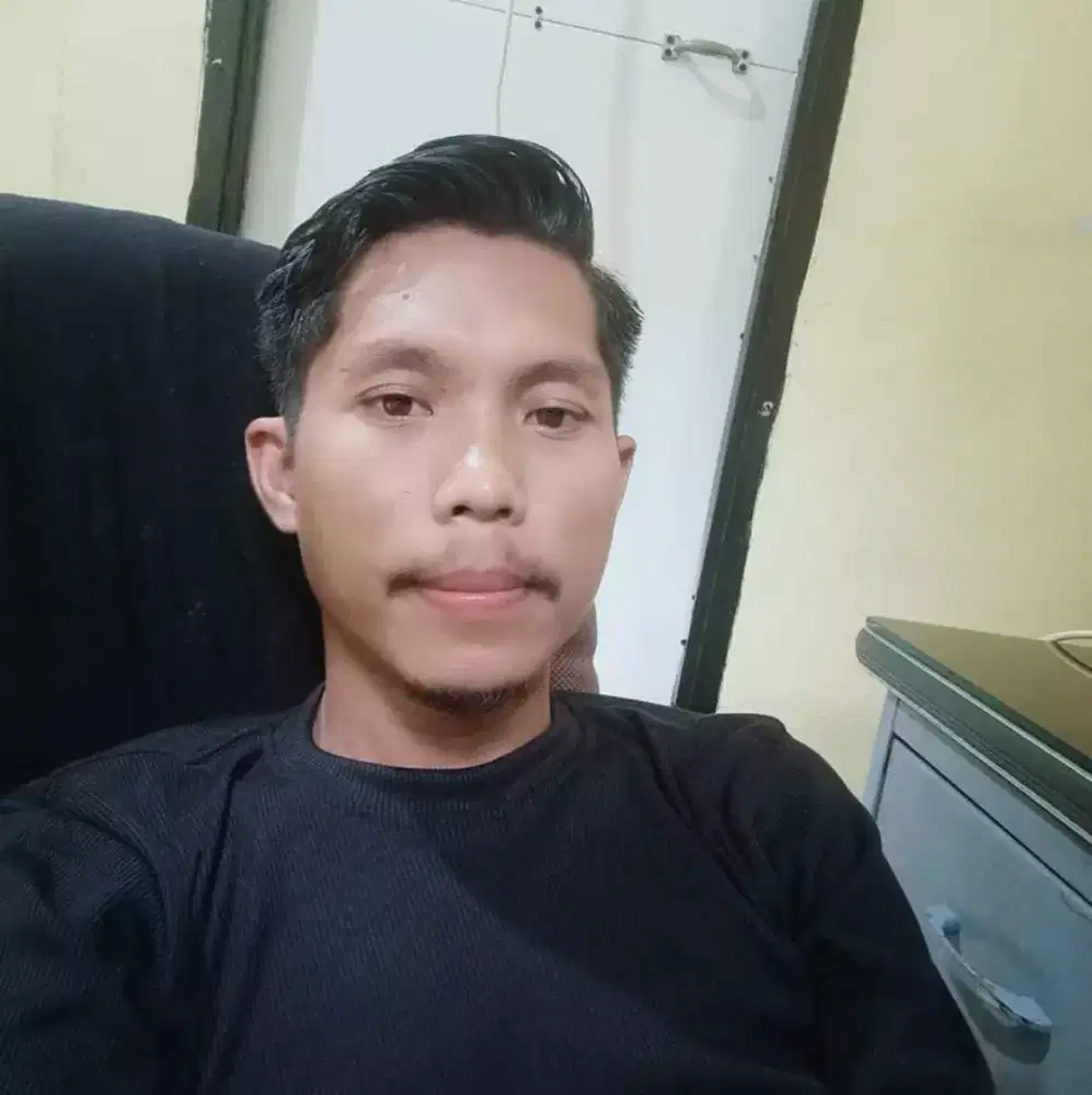 Cari pekerjaan supir pribadi.