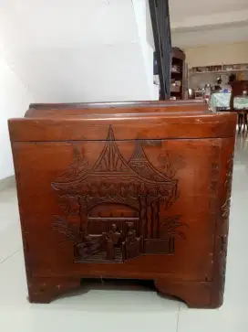 Peti Tua Ukir Antiq