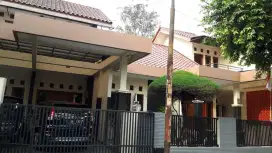 Dijual Rumah Luas dan Asri di Kemang 3 Bebas Banjir,Bekasi Selatan