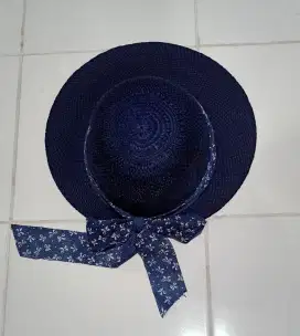 Topi pantai cantik