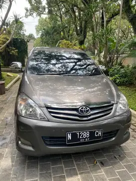 toyota kijang innova 2012 V automatic