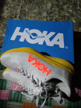 Sepatu hoka running