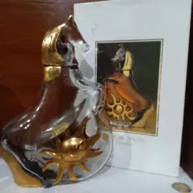 Koleksi botol kaca bentuk kuda cog. Nac