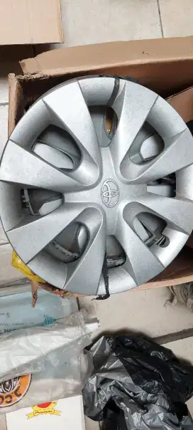 3 pcs Dop velg toyota R14 kondisi bagus