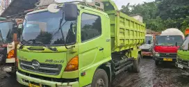 Hino ranger FG 235 JJ engkel dump truk tahun 2013