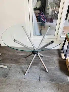 Meja bulat bahan kaca tempered