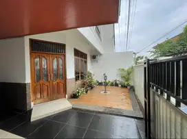 Dijual rumah cantik 2 lantai Pejaten Timur, Pasar Minggu