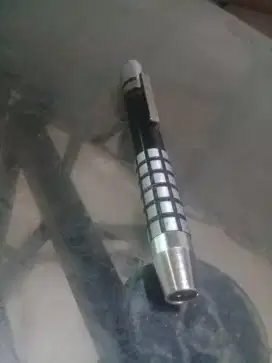 lampu senter bentuk pulpen.