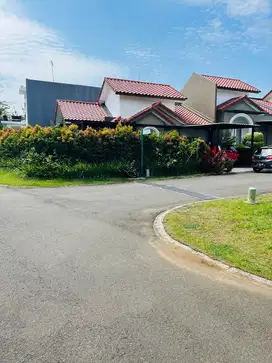 Rumah Baru Hook Dalam Cluster Di Rancamaya Golf Estate ( Furnished )