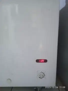 Freezer kaca 600ltr blm di pakai