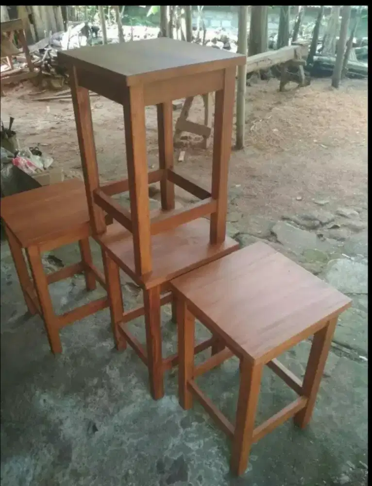 Kursi kotak bahan mahoni