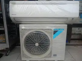 Sedia AC split Daikin 1/2pk type RV15BXV14 beli dr baru msh orisinil