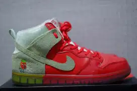 Nike SB Dunk High Strawberry Cough