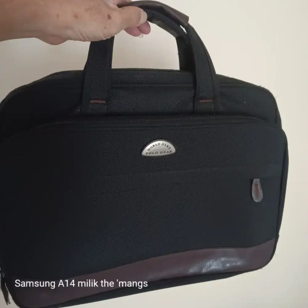 Tas kantoran warna hitam