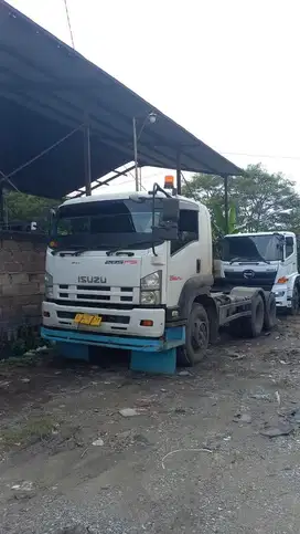 Isuzu Giga GVZ 285 ps Head 6x4 istimewa 2017