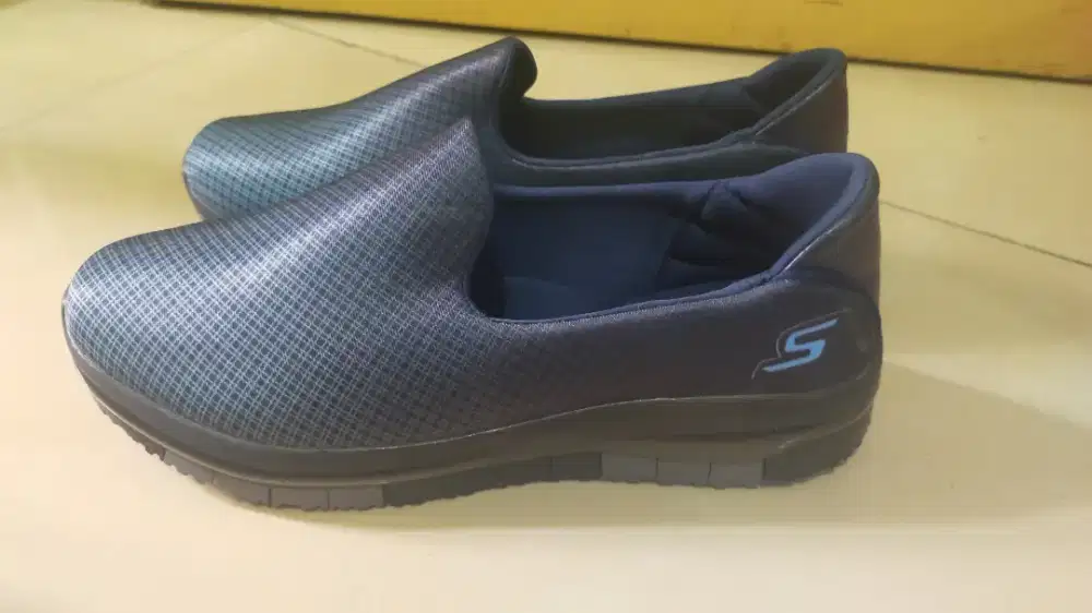 Sepatu skatcher uk 38