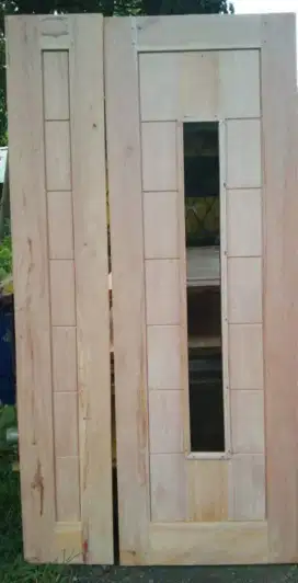 Pintu depan kayu mahoni