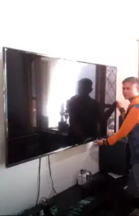 Pemasangan bracket briket tv lcd