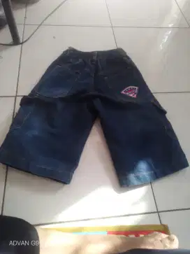 Celana pendek jeans Ye Ge