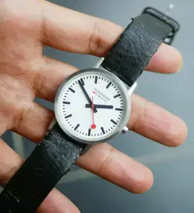 jam tangan gaya simple Mondaine Classic series